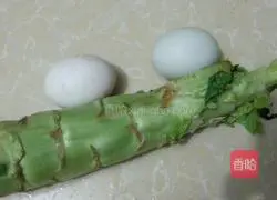 莴笋炒蛋的做法图解1