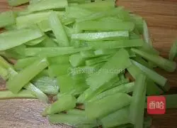 莴笋炒蛋的做法图解3