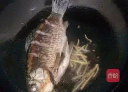 萝卜鲫鱼汤的做法图解5