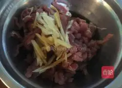 芹菜肉丝的做法图解1
