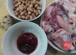 花生焖猪手的做法图解1