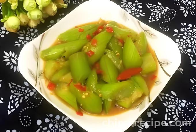 The method of chopping pepper and loofah