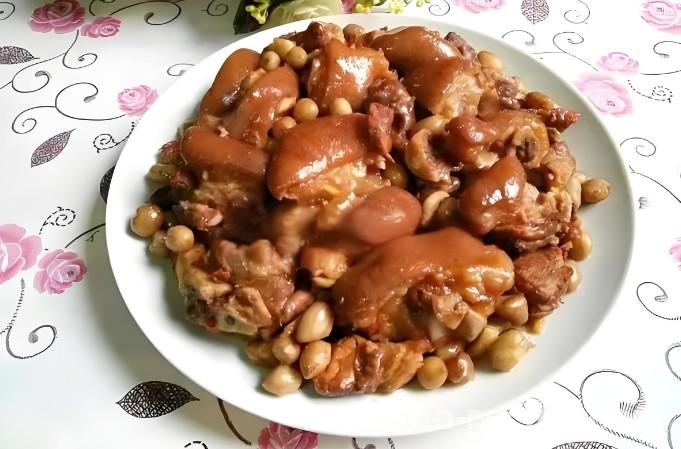 Recipe for Braised Pork Hand with Peanuts
