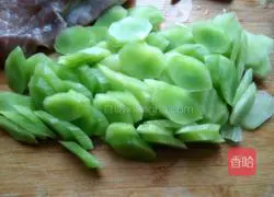 莴笋肉片的做法图解2