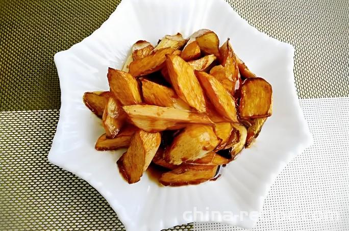 The method of braising jiaobai in oil