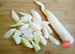 油焖茭白的做法图解1