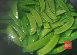 荷兰豆炒肉片的做法图解3