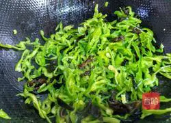 青椒木耳炒鸡蛋的做法图解6