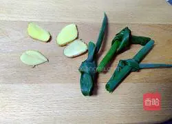 山药炖猪蹄的做法图解2