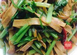 芹菜炒千张的做法图解7