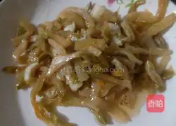 榨菜炒鸡蛋的做法图解2