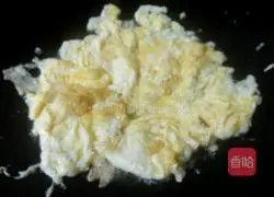 榨菜炒鸡蛋的做法图解3