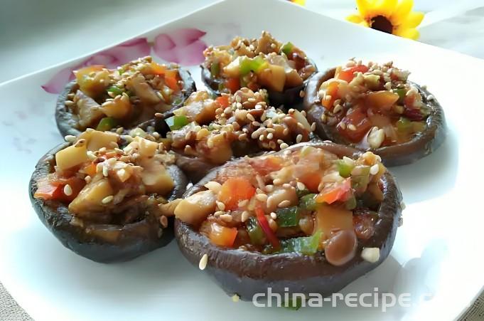 The method of marinating shiitake mushrooms with sesame seeds