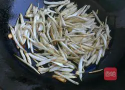 干煸杏鲍菇的做法图解4