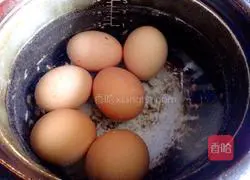虎皮蛋烧肉的做法图解1