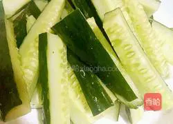 酸甜黄瓜条的做法图解1