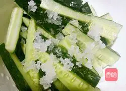 酸甜黄瓜条的做法图解2
