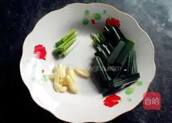 红萝卜炒肉的做法图解3