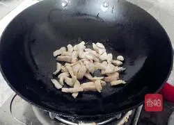 红萝卜炒肉的做法图解4