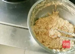 炸猪肉丸子的做法图解3