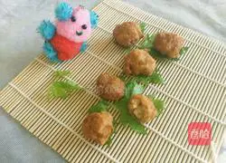 炸猪肉丸子的做法图解6