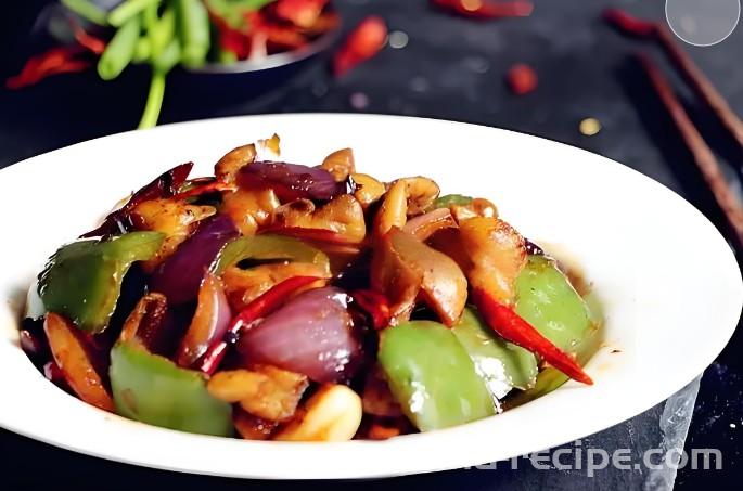 The method of dry stir frying fat intestines