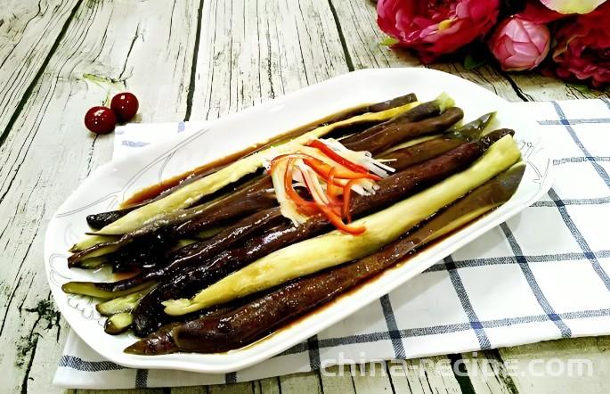 The method of soaking eggplant in oil