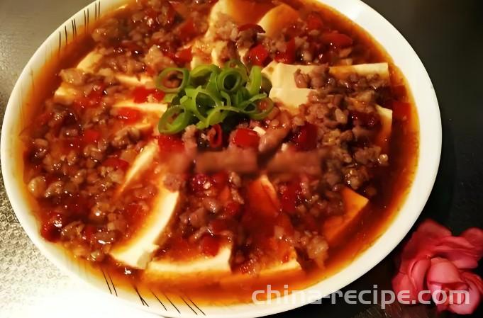 The method of steaming tofu with fish aroma