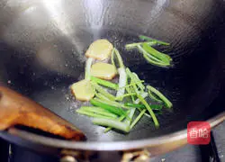 干煸肥肠的做法图解2