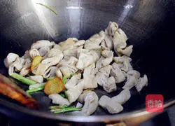 干煸肥肠的做法图解3