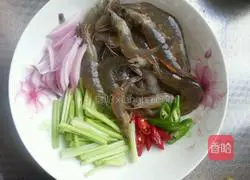 麻辣虾的做法图解1