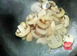 蘑菇炒肉的做法图解8
