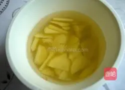 花生炖猪脚的做法图解2