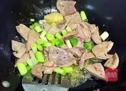 蒜苗炒猪肝的做法图解5