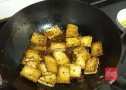 蒜苗炒豆腐的做法图解4