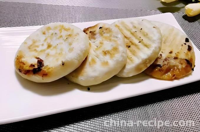 The recipe for pork and scallion pies