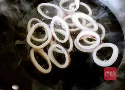 酥炸鱿鱼圈的做法图解2