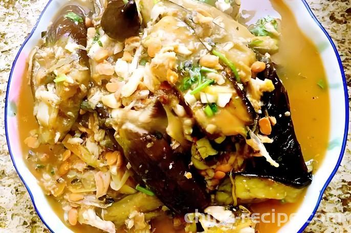 The method of stewing eggplant with catfish