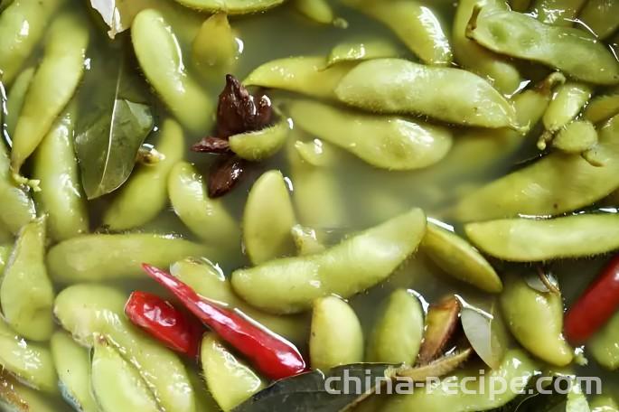 The method of boiling edamame in water