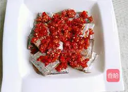 剁椒蒸带鱼的做法图解4