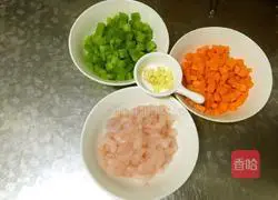 什锦虾仁的做法图解1