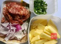 腊肠土豆的做法图解2