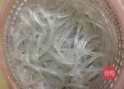 豆芽炒粉条的做法图解1