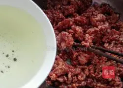 牛肉丸子汤的做法图解3