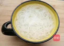 鸡蛋炒粉丝的做法图解1