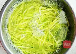 醋溜南瓜丝的做法图解3