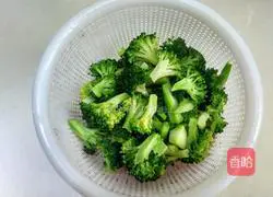 素炒西兰花的做法图解3