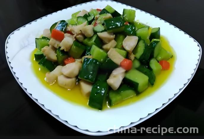 The method of stir frying diced chicken with cucumber