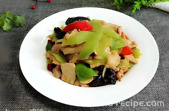 The method of stir frying lettuce with meat