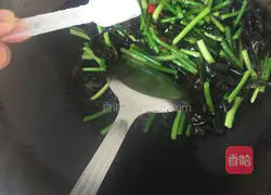 蒜苔炒木耳的做法图解6